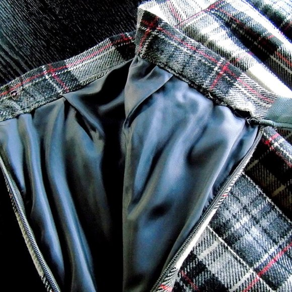 Genuine Scottish Kilt or Pleated Skirt Size 6 - 8 Beautiful Colour Combination - Picture 10 of 12